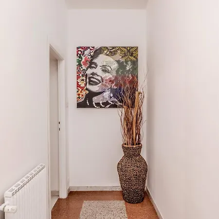 Piazza Vescovio Spazioso Trilocale Apartment *