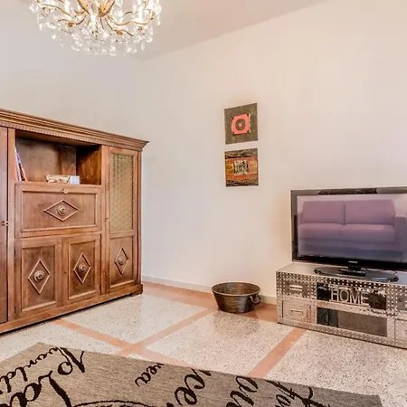 Apartment Piazza Vescovio Spazioso Trilocale