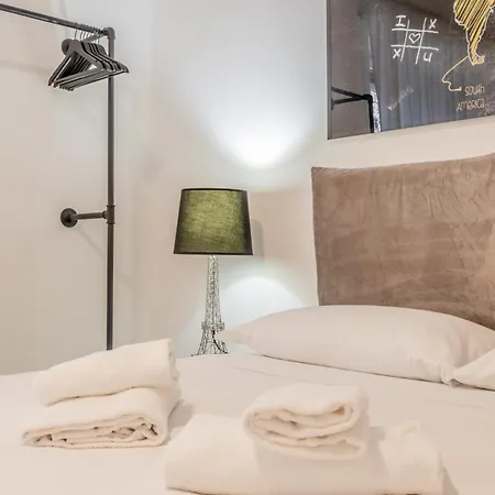 Piazza Vescovio Spazioso Trilocale Apartment *