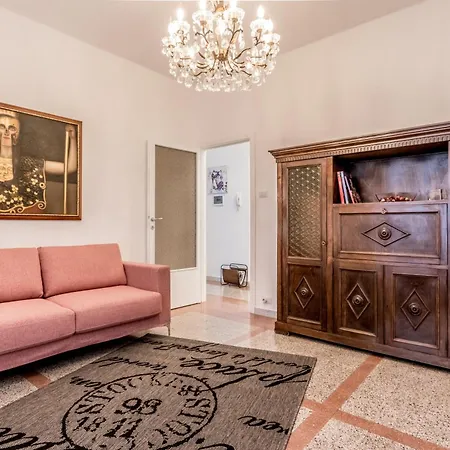 Piazza Vescovio Spazioso Trilocale *