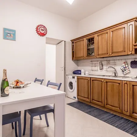 Apartman Piazza Vescovio Spazioso Trilocale